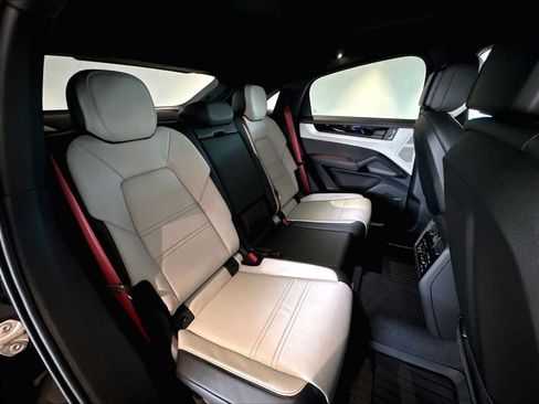 New 2026 Porsche Cayenne Coupe AWD/4WD image 29