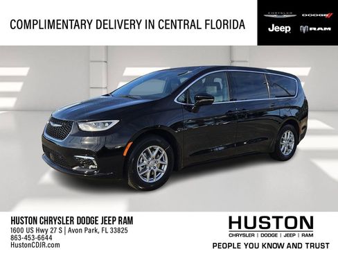 New 2026 Chrysler Pacifica Select image 1