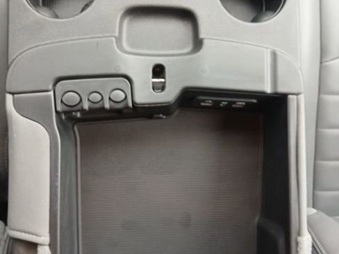 Used 2018 RAM 2500 Tradesman w/ Chrome Appearance Group image 34