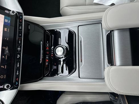 New 2026 Jeep Grand Wagoneer 4WD image 40