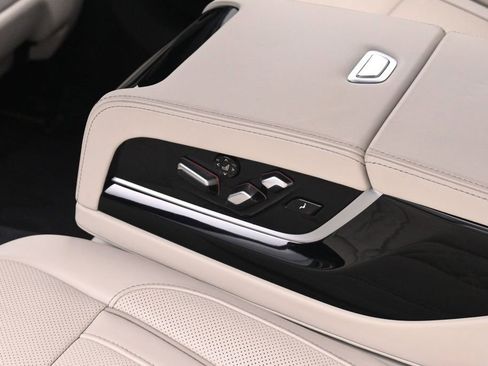 Used 2022 BMW 740i w/ M Sport Package RWD image 20