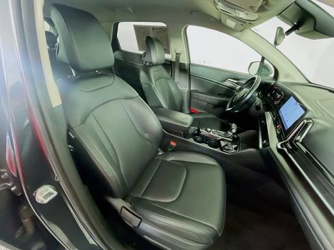Used 2025 Kia Sportage EX FWD image 29