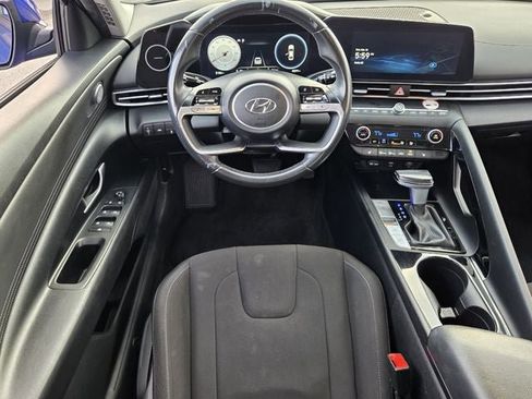 Used 2023 Hyundai Elantra SEL w/ Convenience Package image 15