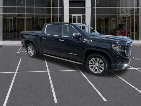 Used 2023 GMC Sierra 1500 Denali w/ Technology Package AWD/4WD image 2