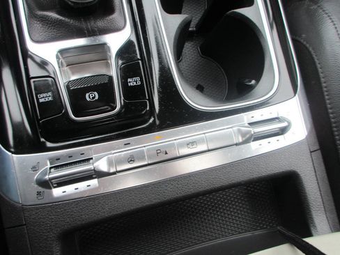 Used 2023 Kia Carnival SX Prestige image 26