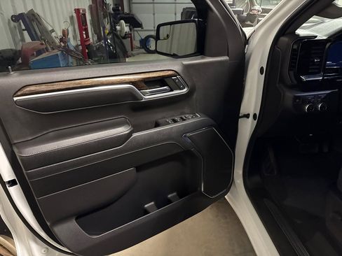 Used 2024 GMC Sierra 1500 SLE image 16