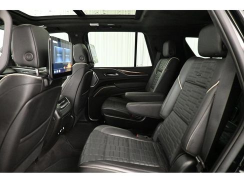 Used 2023 Cadillac Escalade Sport Platinum w/ LPO, ONYX Package AWD/4WD image 11