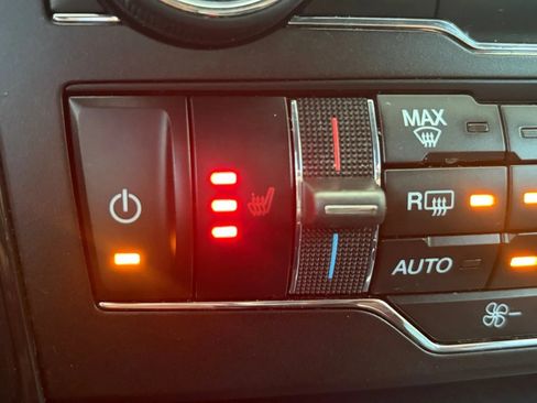 Used 2018 Ford Explorer XLT w/ Equipment Group 202A AWD/4WD image 26