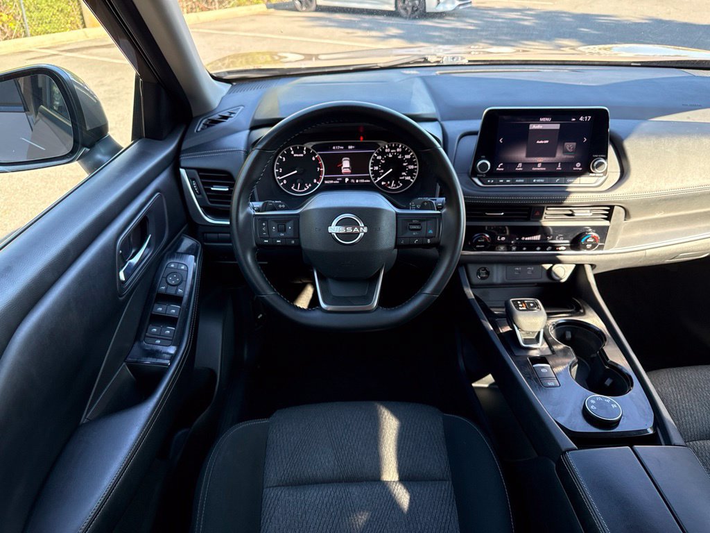 Used 2025 Nissan Rogue SV AWD/4WD image 32