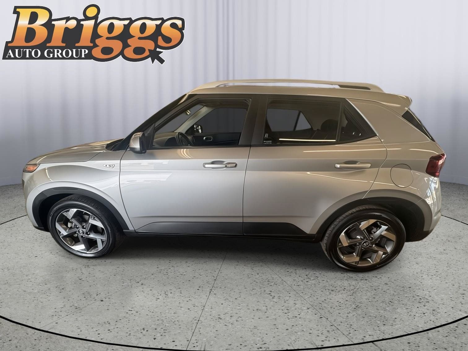 Used 2025 Hyundai Venue SEL FWD image 3