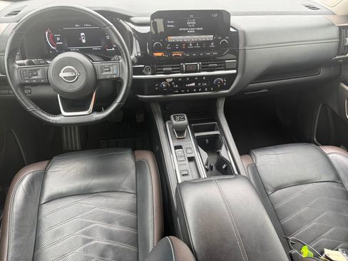 Used 2024 Nissan Pathfinder Platinum FWD image 15