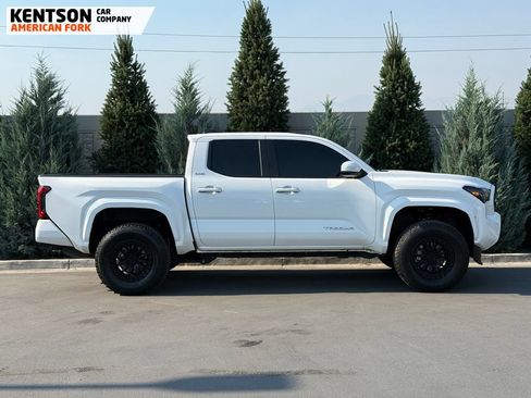Used 2025 Toyota Tacoma SR5 AWD/4WD image 10