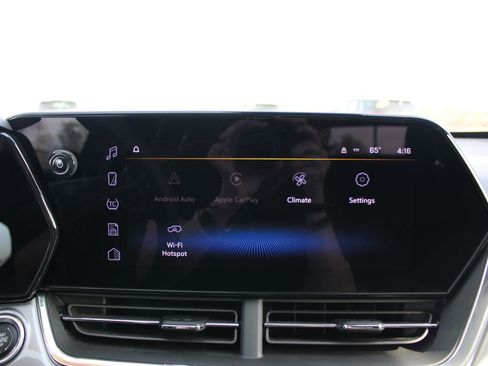 Used 2025 Chevrolet Trax LT image 46