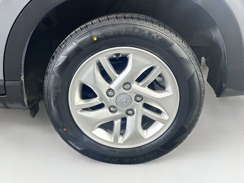 Used 2021 Hyundai Venue SE FWD image 11