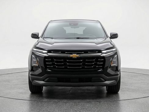 Used 2025 Chevrolet Equinox LT image 2