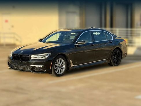 Used 2016 BMW 750i xDrive image 3