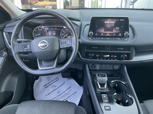 Used 2025 Nissan Rogue SV FWD image 12