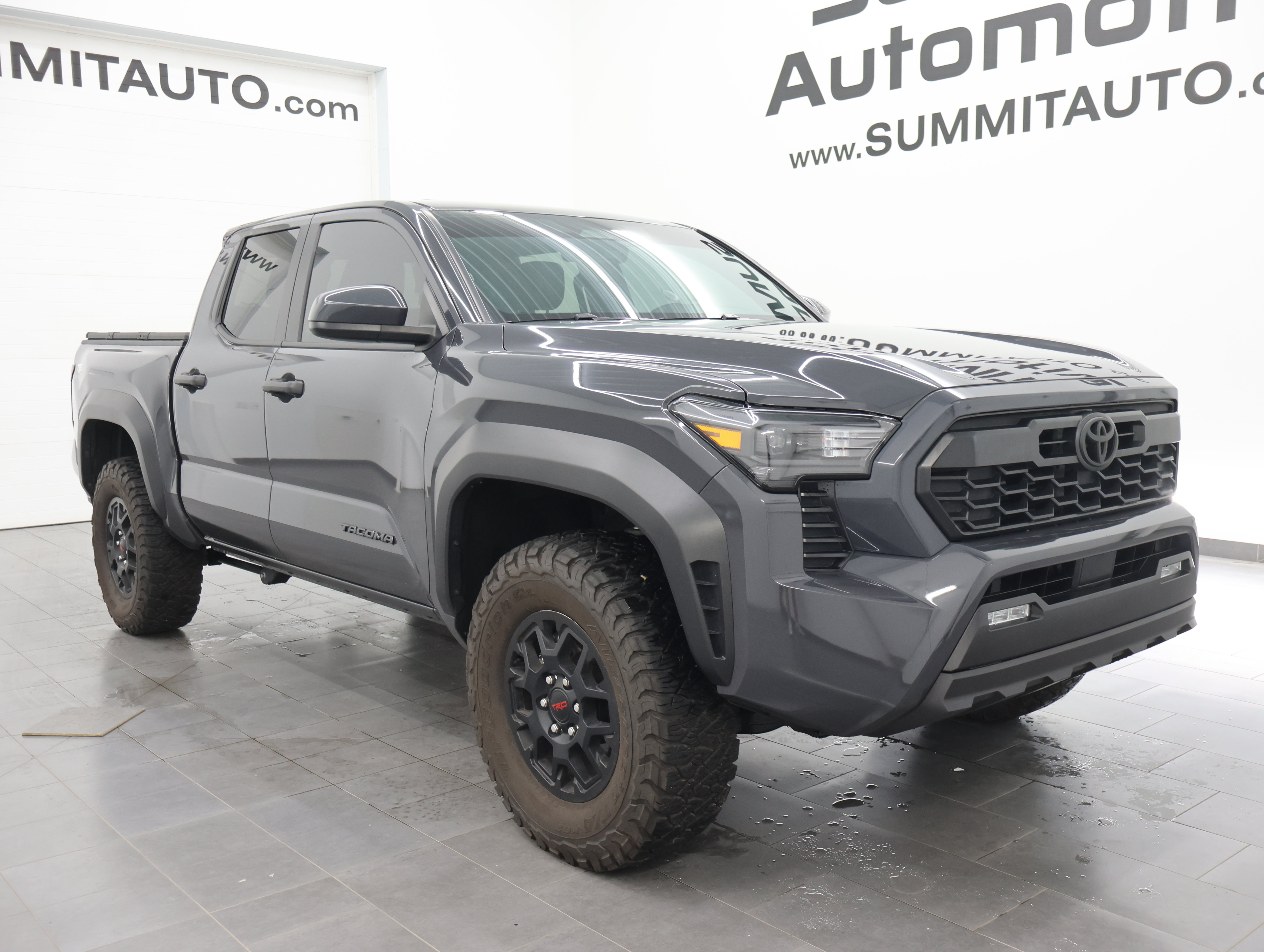 Used 2025 Toyota Tacoma TRD Off-Road AWD/4WD image 2