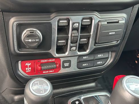 Used 2022 Jeep Wrangler Unlimited Rubicon 4xe w/ Cold Weather Group AWD/4WD image 29