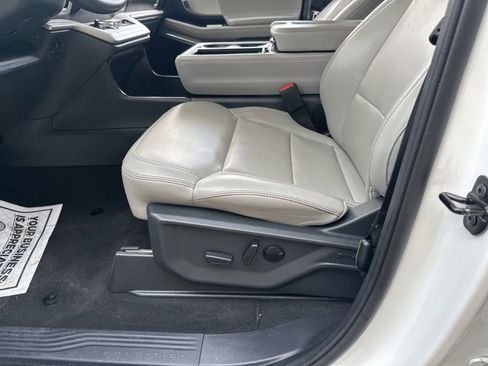 Used 2025 Ford Expedition Active AWD/4WD image 17