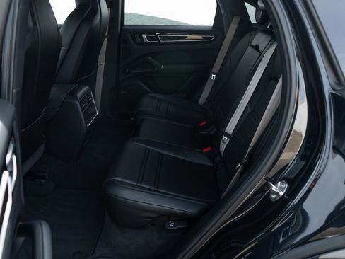 Used 2023 Porsche Cayenne Platinum Edition AWD/4WD image 23