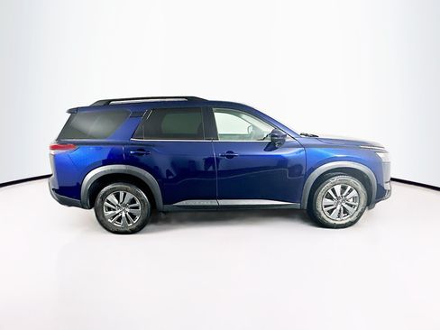 Used 2025 Nissan Pathfinder SV AWD/4WD image 10