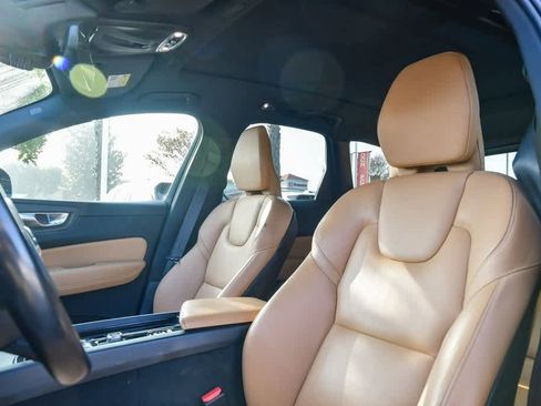 Used 2019 Volvo XC60 T6 Momentum w/ Advanced Package image 17