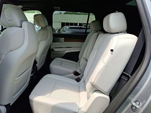 New 2026 Cadillac Vistiq Luxury w/ LPO, Floor Liner Package AWD/4WD image 5