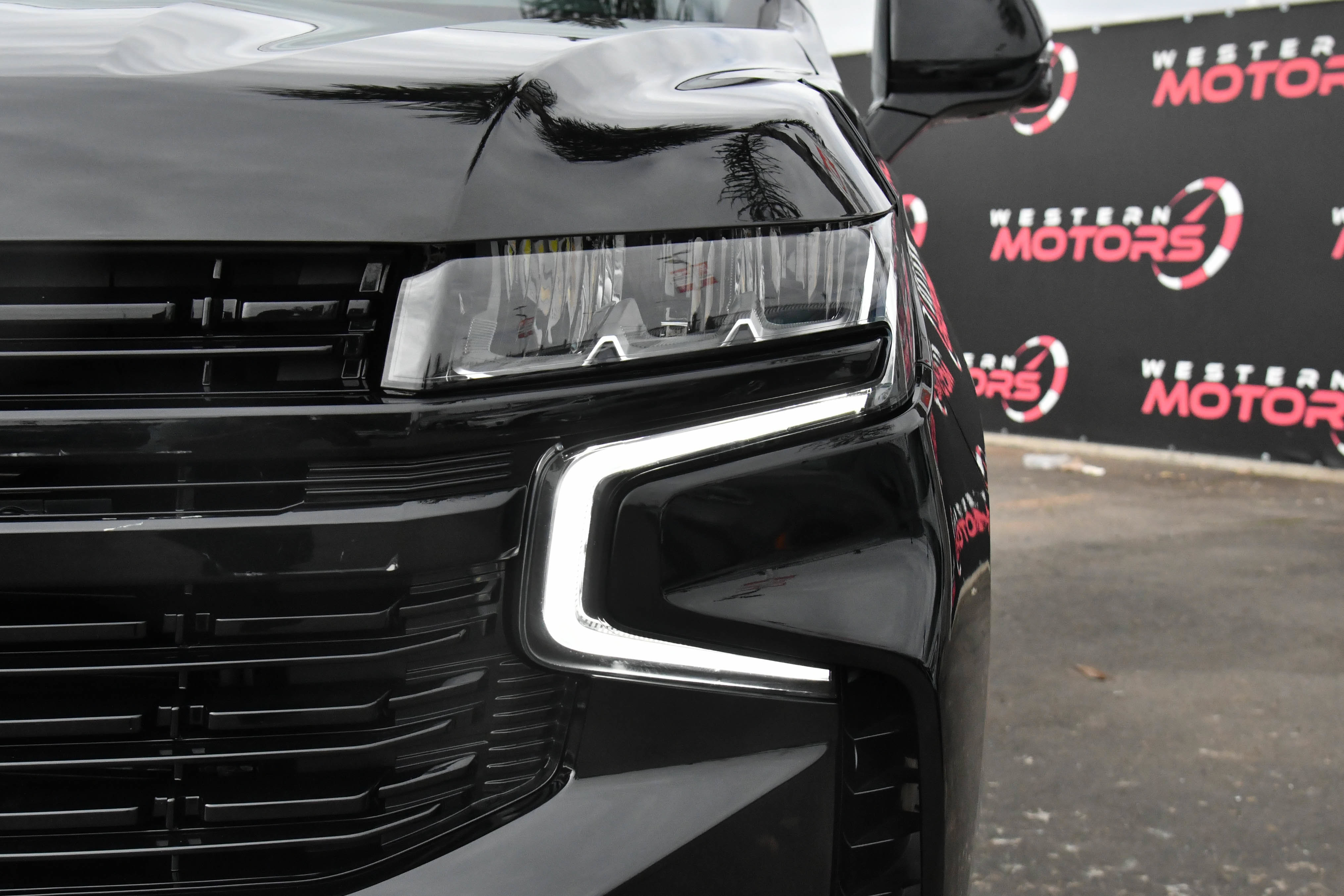 Used 2023 Chevrolet Suburban RST w/ Luxury Package AWD/4WD image 11
