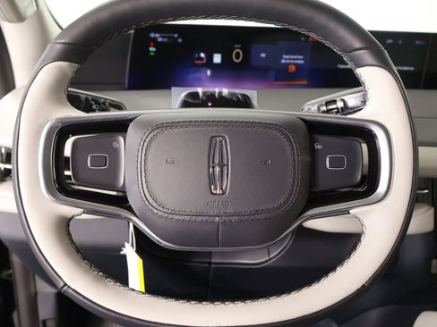 New 2026 Lincoln Navigator Premiere AWD/4WD image 3