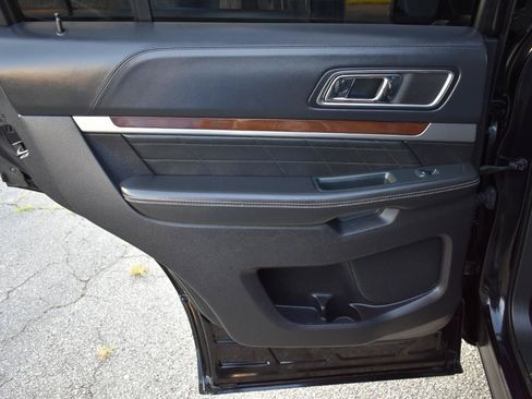 Used 2019 Ford Explorer Platinum AWD/4WD image 36