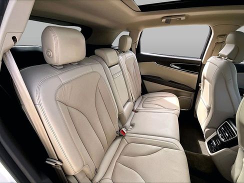 Used 2017 Lincoln MKX Reserve w/ Driver Assistance Package FWD image 25