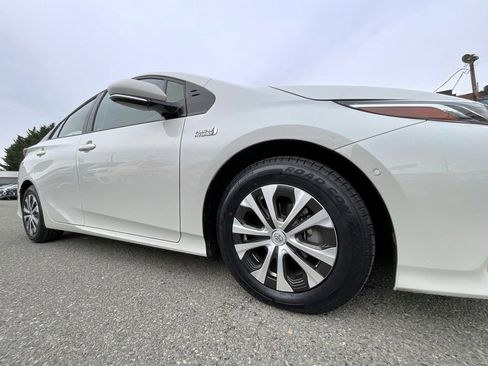 Used 2017 Toyota Prius Prime Advanced image 10