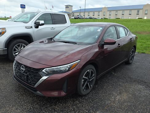 Used 2025 Nissan Sentra SV image 3