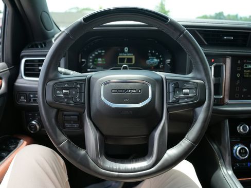 Used 2024 GMC Yukon Denali Ultimate AWD/4WD image 12