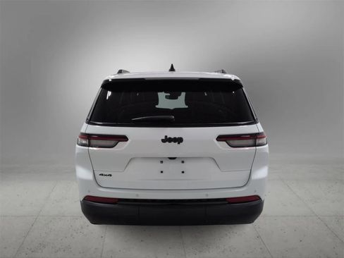 Certified 2024 Jeep Grand Cherokee L Altitude image 7