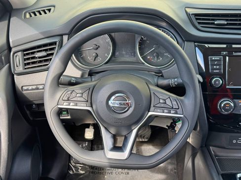 Used 2018 Nissan Rogue S FWD image 19