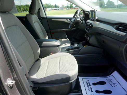 Used 2021 Ford Escape SE w/ SE Sport Appearance Package image 23