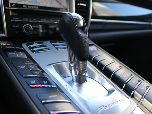 Used 2013 Porsche Panamera S image 22