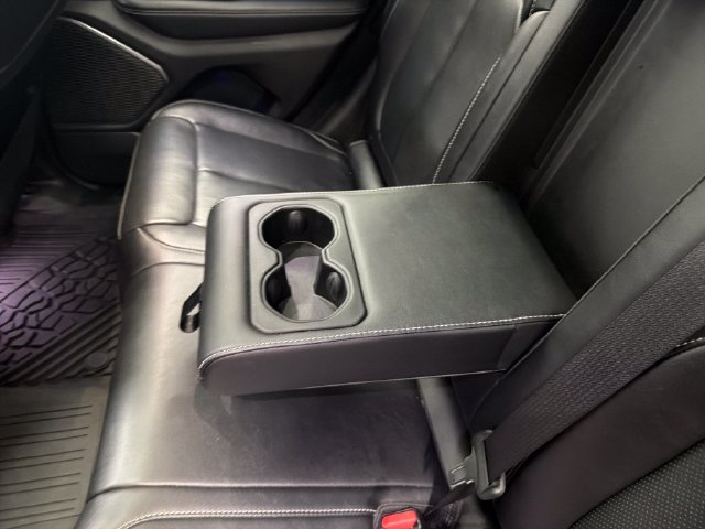 Used 2023 Jeep Grand Cherokee Overland AWD/4WD image 27