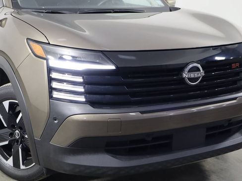 Used 2025 Nissan Kicks SR FWD image 40