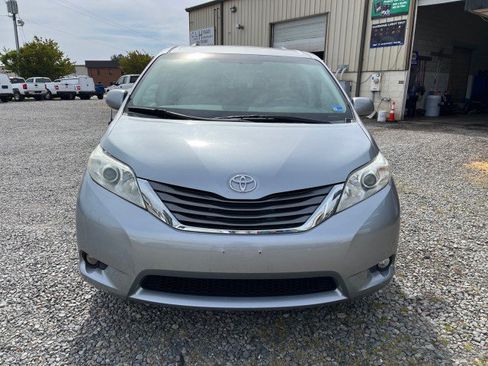 Used 2013 Toyota Sienna XLE image 2