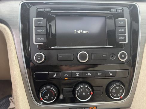 Used 2014 Volkswagen Passat TDI SE FWD image 32