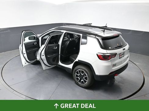 Used 2025 Jeep Compass Trailhawk AWD/4WD image 61