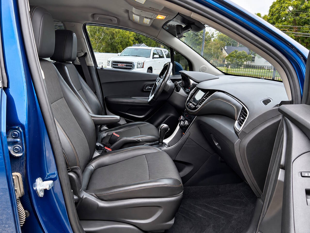 Used 2019 Chevrolet Trax LT w/ LT Convenience Package AWD/4WD image 13