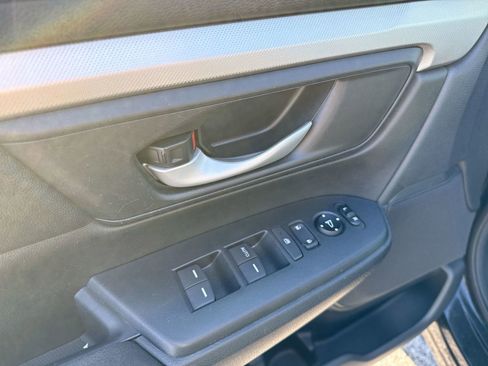 Used 2017 Honda CR-V LX image 14