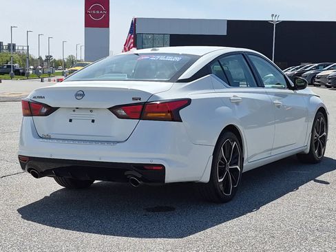 Used 2023 Nissan Altima 2.5 SR w/ SR Premium Package FWD image 3
