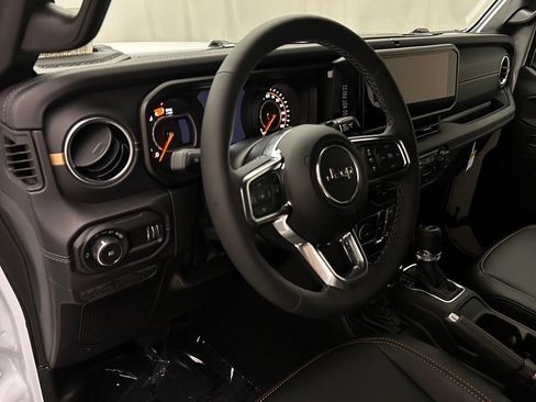 New 2026 Jeep Wrangler Unlimited Sahara AWD/4WD image 11