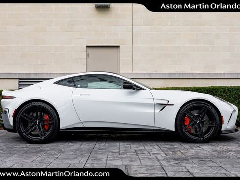 Used 2025 Aston Martin V8 Vantage Coupe image 16