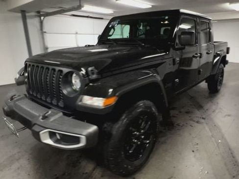 Used 2023 Jeep Gladiator Sport image 4